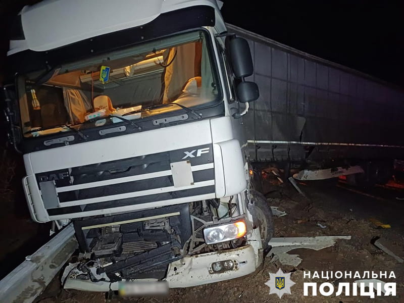 Автотроща біля Малина: DAF перекрив дорогу напівпричепом, троє водіїв потрапили у ДТП, один загинув