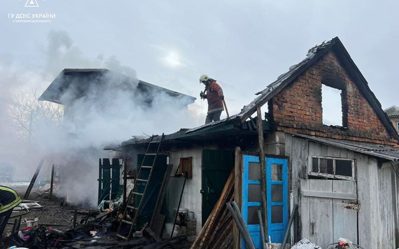 У селі Коростенського району горіла цегляна господарча будівля