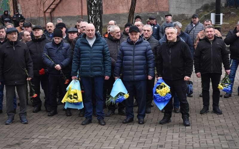 У Коростені хвилиною мовчання та покладанням квітів вшанували пам’ять учасників бойових дій на території інших держав