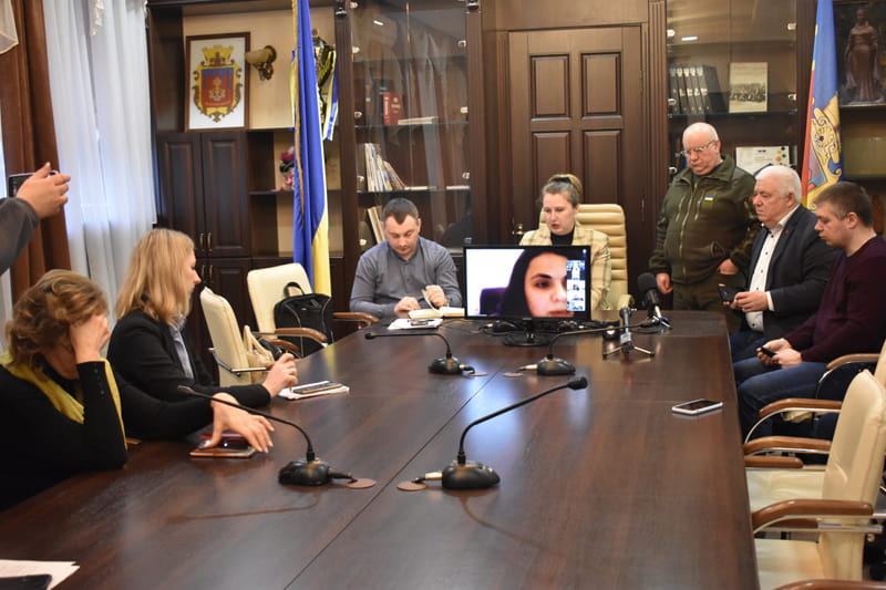 У Коростені знову збирались на нараду та говорили про зменшення чорнобильських доплат до пенсій