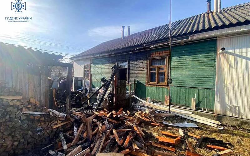В Олевську рятувальники ліквідовували займання пожежі в господарській будівлі, а на Овруччині гасили Lanos