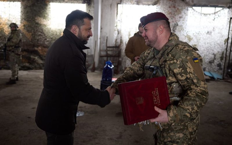 Президент присвоїв командиру житомирської бригади звання Героя України та вручив орден