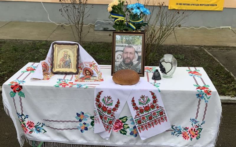На території Овруцького ліцею відкрили меморіальну дошку воїну Роману Каплюку