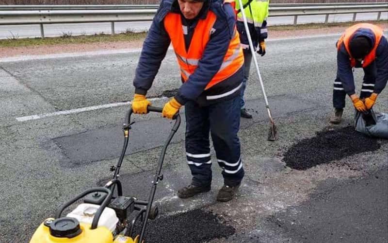 На Житомирщині почали латати дороги державного значення