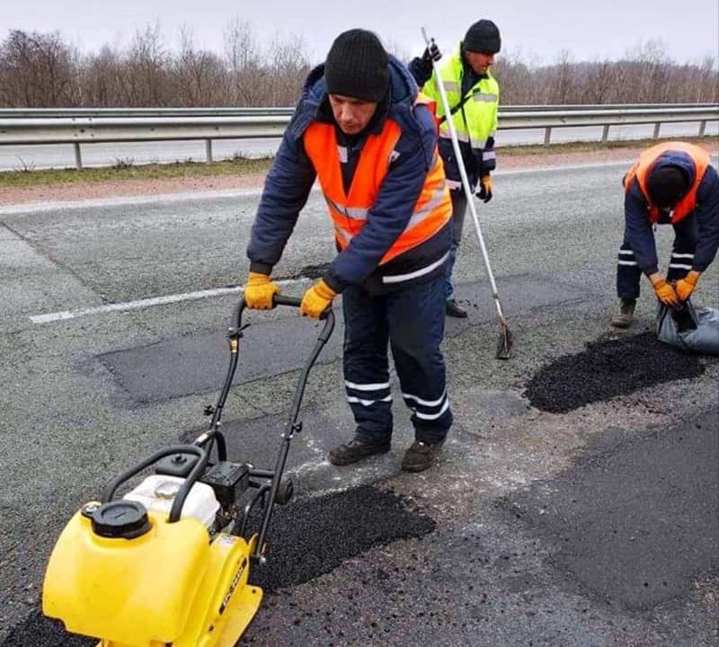 На Житомирщині почали латати дороги державного значення