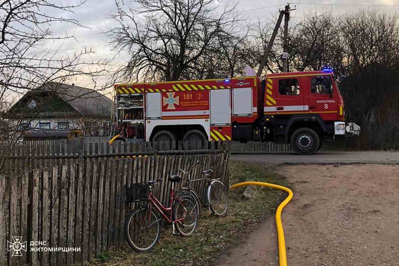 Минулої доби в селі Олевської громади горів будинок: пожежу помітили сусіди