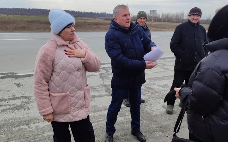 Жителі одного з сіл Коростенщини через “чорнобильські виплати” збирались перекривати міжнародну трасу