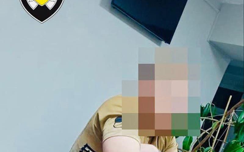 Уночі п’яний чоловік вдерся до Малинського ліцею, розтрощивши двері