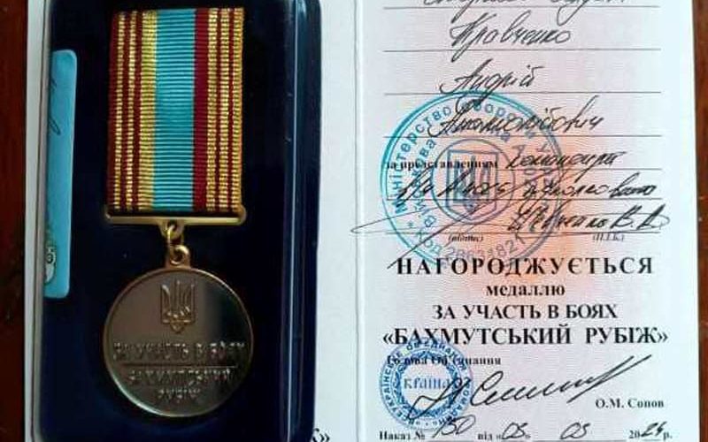 Житель одного з сіл Олевської громади отримав нагрудний знак “Золотий хрест”