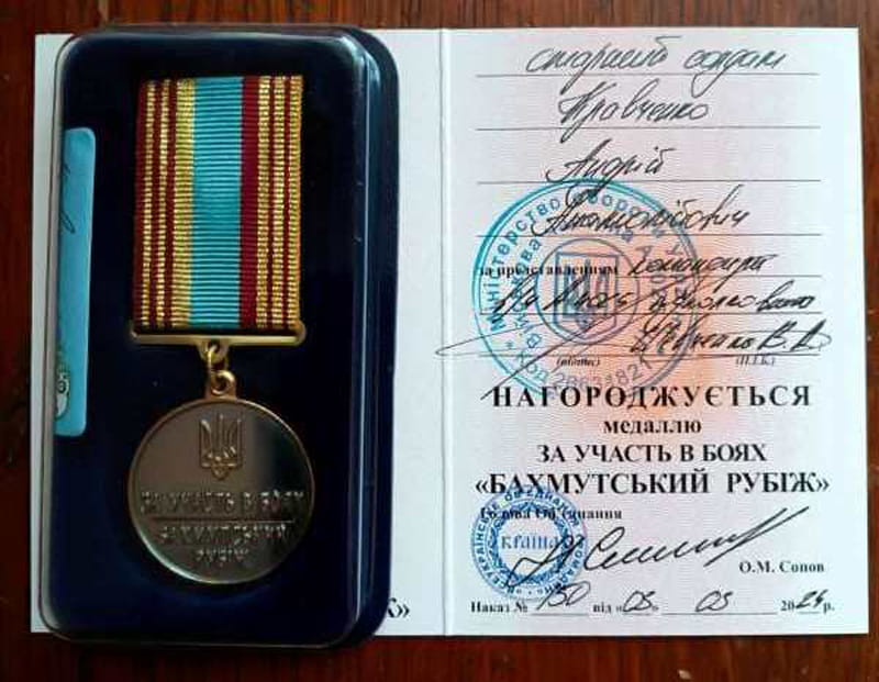 Житель одного з сіл Олевської громади отримав нагрудний знак “Золотий хрест”