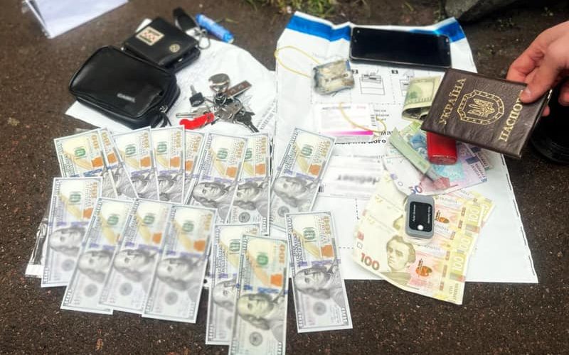 На Житомирщині затримали завідувача відділень однієї з лікарень області, який продавав фіктивні діагнози