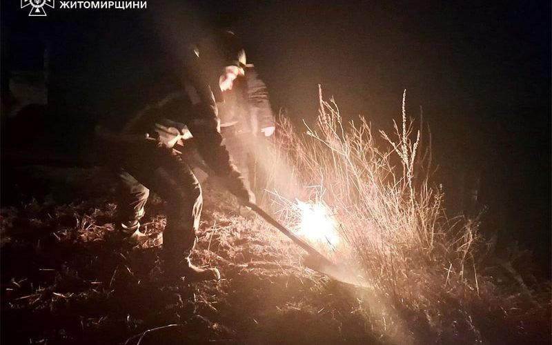 Розтопили піч та побачили дим на горищі – у селі Лугинської громади горів будинок
