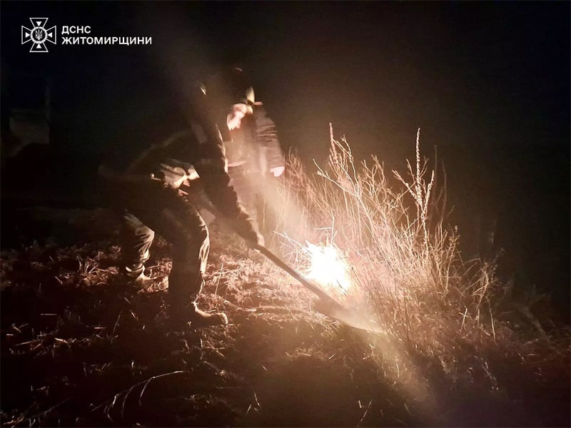 Розтопили піч та побачили дим на горищі – у селі Лугинської громади горів будинок