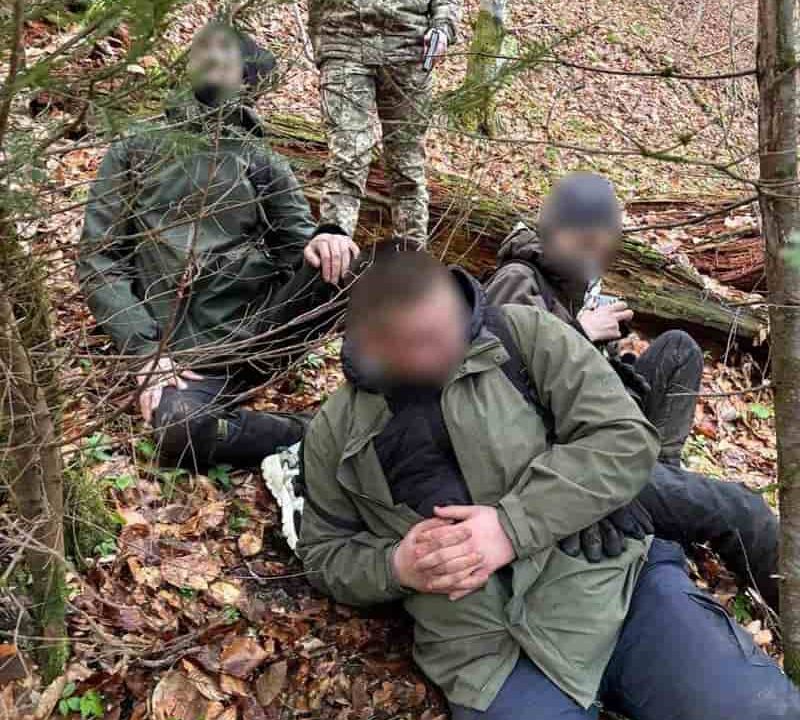 Хотіли через гори перейти українсько-румунський кордон – прикордонники затримали трьох жителів Житомирщини