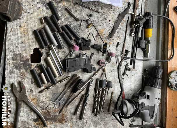 Інтернет-магазин з продажу вогнепальної зброї: поліція Житомирщини викрила студента