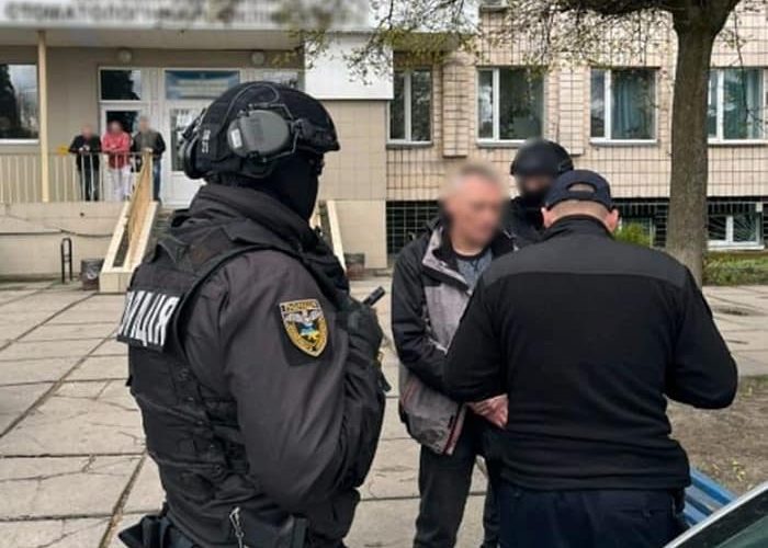 На Житомирщині знову викрили на хабарі голову обласної військово-лікарської комісії та його спільників