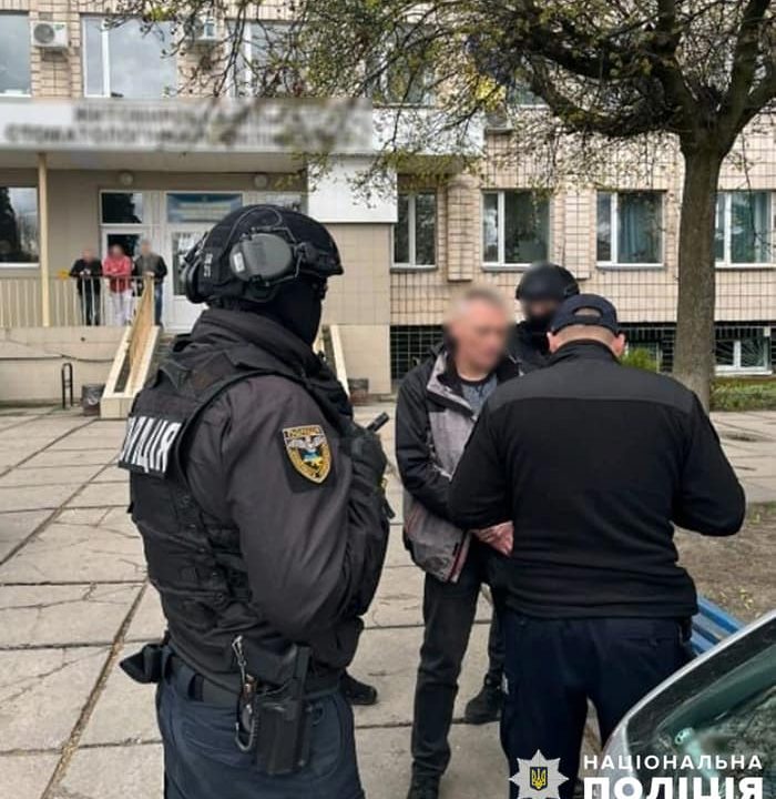 На Житомирщині знову викрили на хабарі голову обласної військово-лікарської комісії та його спільників