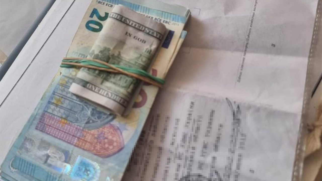 На Житомирщині СБУ заблокувала “бізнес” на ухилянтах: шахрай обіцяв виїзд за кордон за 5 тисяч доларів