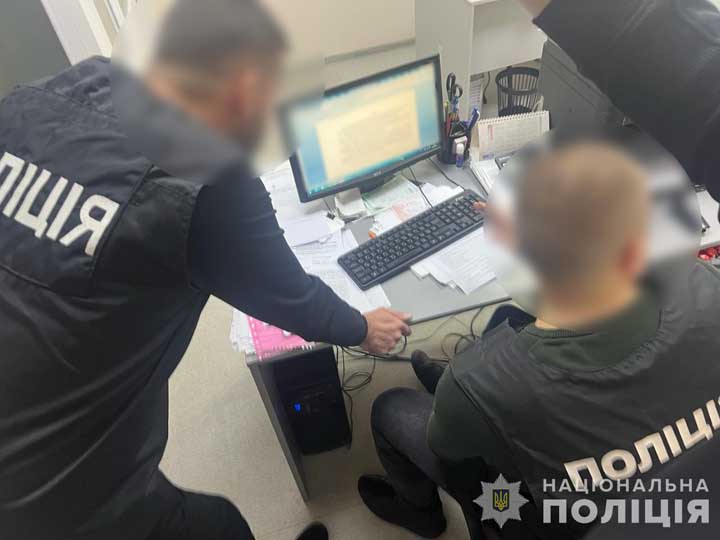 Купив хату-пустку в Коростенському районі та прописав у ній «пенсіонерів» заради чорнобильських доплат: 24 жителям оголосили підозру
