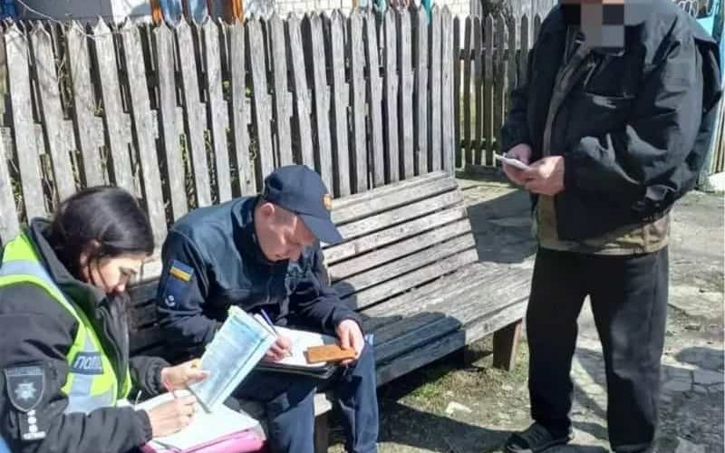 На околиці одного з сіл Олевської громади спіймали палія сухої трави, чоловіка оштрафували на 3060 грн