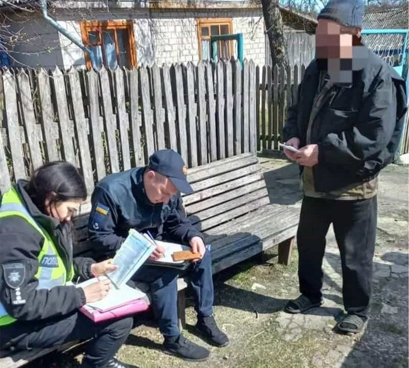 На околиці одного з сіл Олевської громади спіймали палія сухої трави, чоловіка оштрафували на 3060 грн