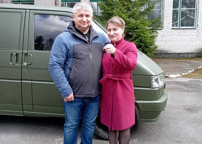 Придбали авто та передали на фронт – Олевська громада вчергове підтримала одного із воїнів-земляків