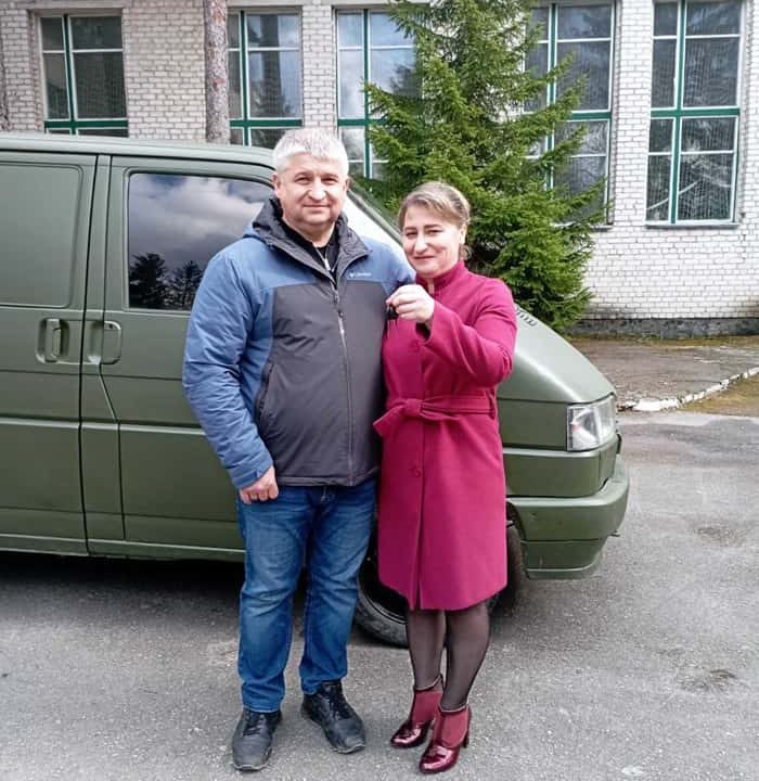 Придбали авто та передали на фронт – Олевська громада вчергове підтримала одного із воїнів-земляків