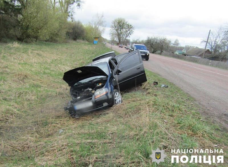 На автодорозі Овруч-Словечне ЗАЗ зіштовхнувся з Chevrolet, троє постраждалих