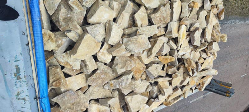 На Олевщині прикордонники зупинили вантажівку з каменем-пісковиком, на який не було належних документів
