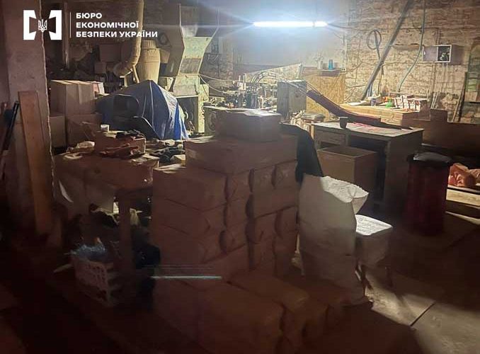 На Житомирщині ділки налагодили виробництво сигарет у промислових масштабах