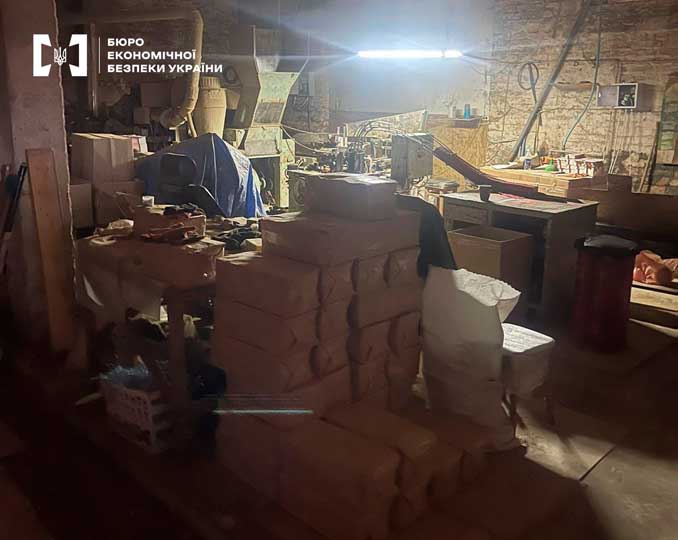На Житомирщині ділки налагодили виробництво сигарет у промислових масштабах
