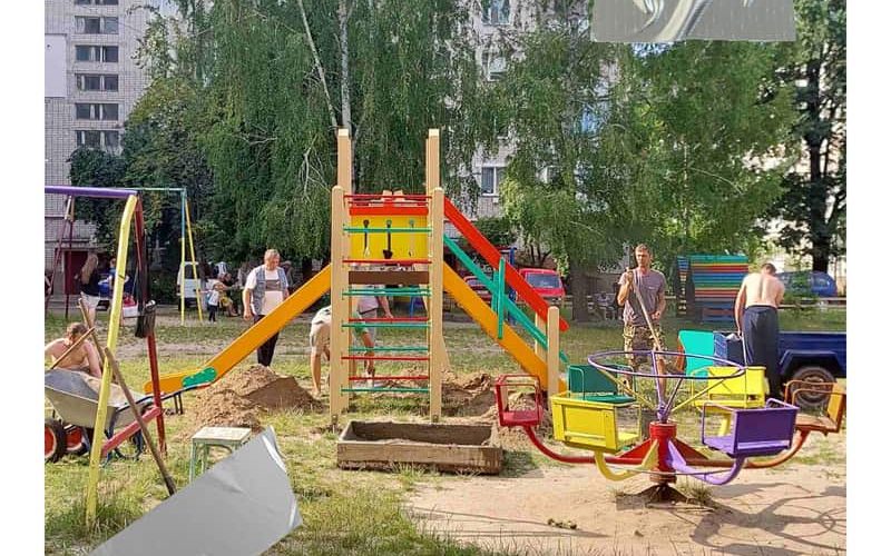 Влада та жителі однієї з громад на Коростенщині спільно зробили дитячий майданчик