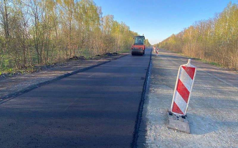 Неподалік Овруча три бригади підрядних організацій ремонтують дорогу