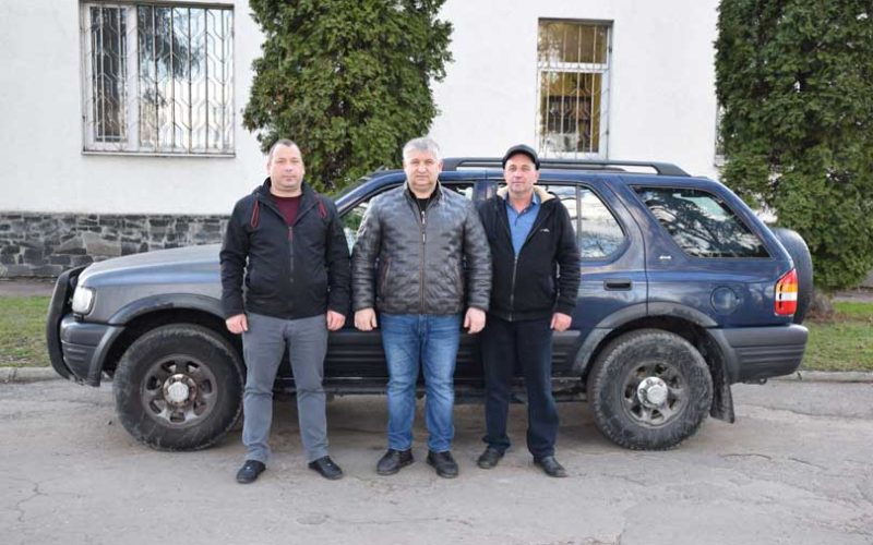 Олевська громада знову придбала та передали захисникам автомобіль
