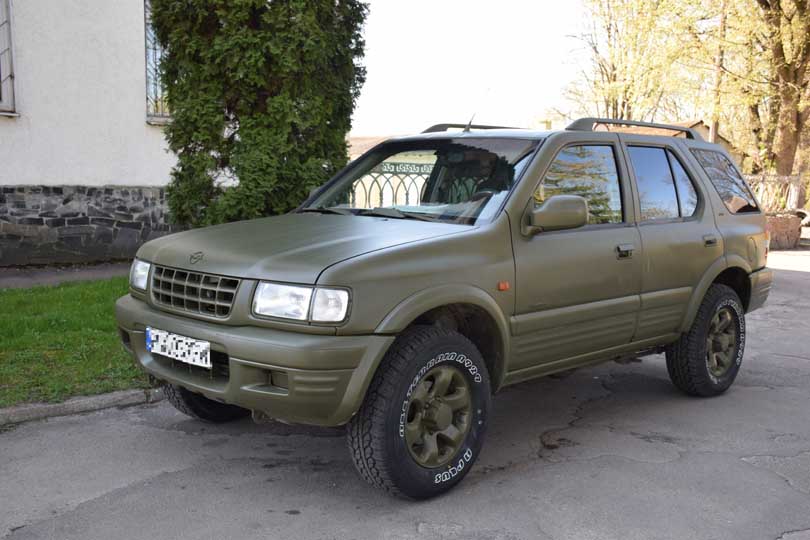 Олевська громада передала автомобіль захиснику, що боронить країну на Херсонському напрямку