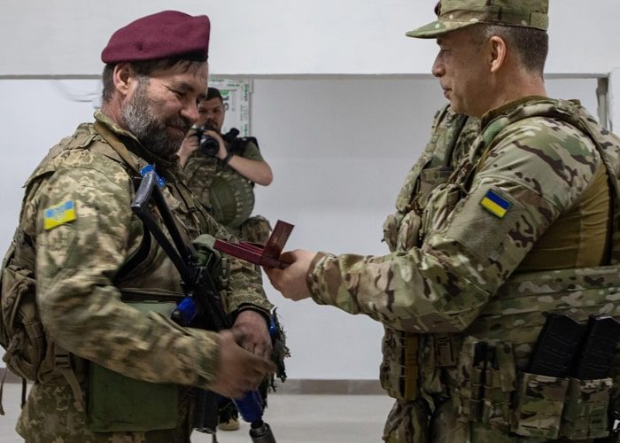 Захисника України з села Коростенського району нагороджено почесним знаком “Лицарський хрест”