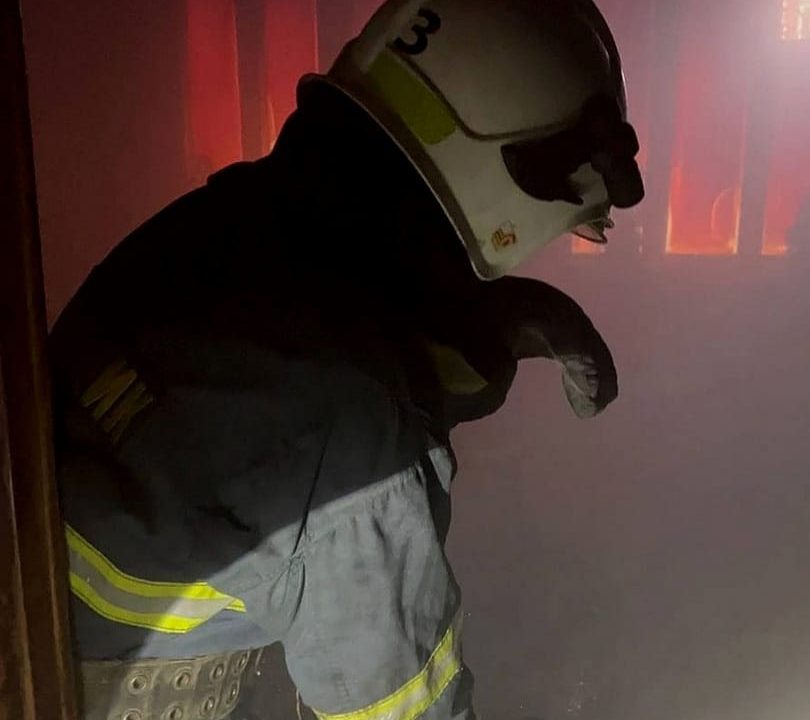 У Малині в приватному будинку під час ліквідації пожежі рятувальники виявили тіло чоловіка