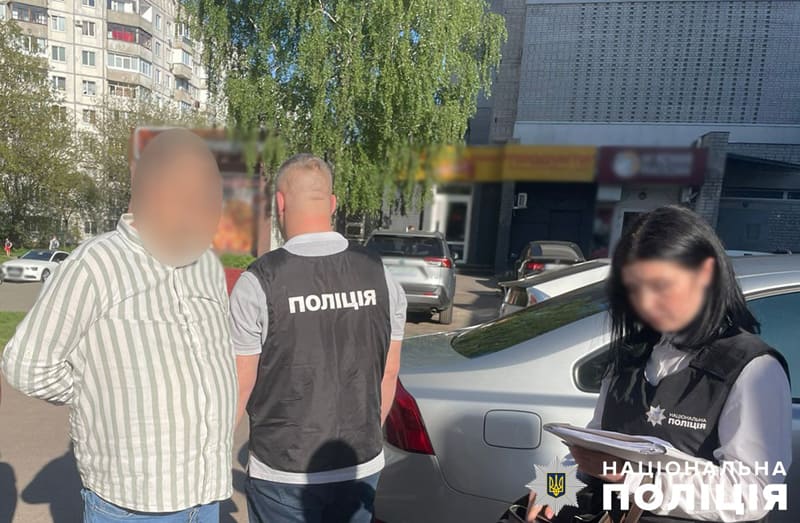 Вимагав 500 доларів за «обмежену придатність» – на Житомирщині затримали медика ВЛК центру комплектування