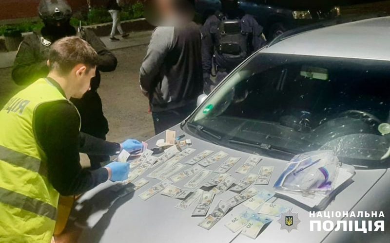 Переправляння за кордон чоловікові призовного віку – на Житомирщині викрили керівника благодійного фонду та спільників