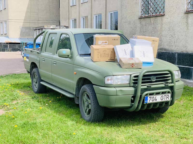 Овруцька громада передала військовим дрони, квадрокоптери та автомобіль