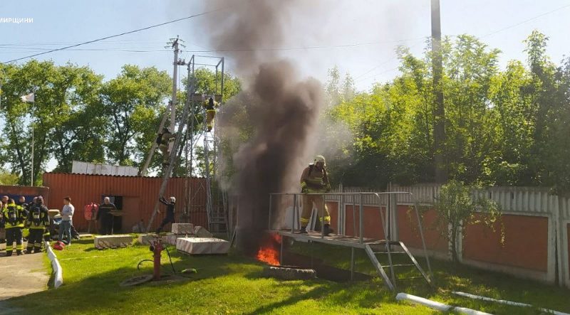 У Коростені відбулися тренування ланок газодимозахисної служби
