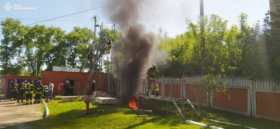 У Коростені відбулися тренування ланок газодимозахисної служби