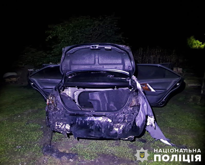 У селищі Житомирської області чоловік через ревнощі підпалив автомобіль знайомої