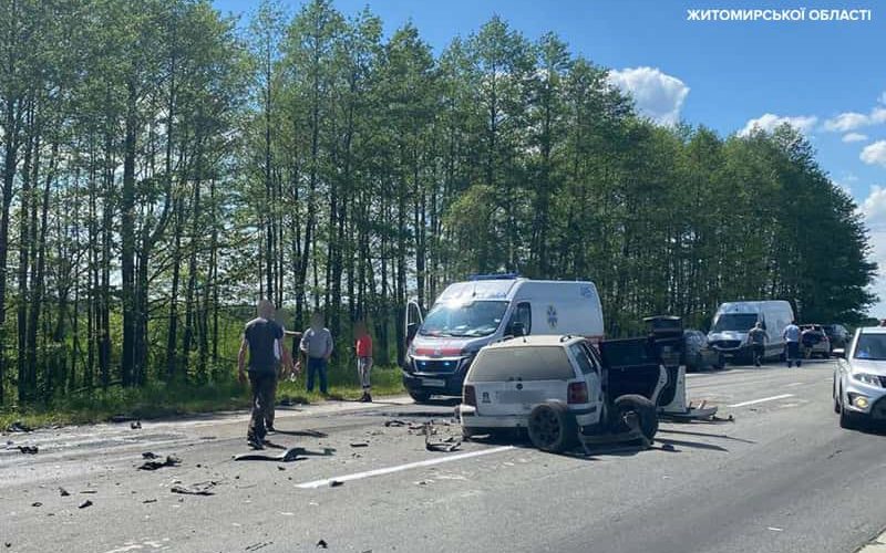 Через ДТП з потерпілими біля Малина перекрита смуга руху в напрямку Києва