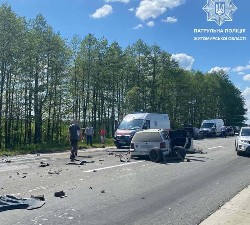 Через ДТП з потерпілими біля Малина перекрита смуга руху в напрямку Києва
