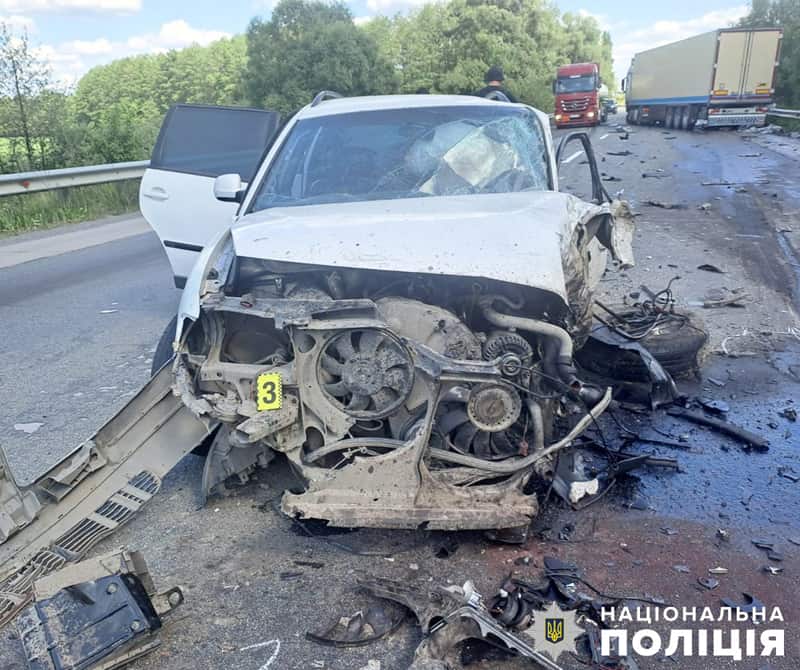 Подробиці ДТП поблизу Малина за участі Volkswagen, Mitsubishi та вантажівки, де постраждала 16-річна дівчина