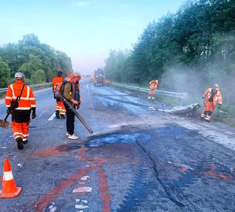 У Житомирській області шляховики ремонтують дороги після ДТП