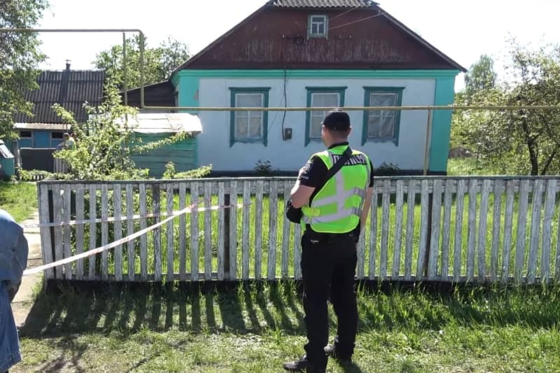 Родина, чоловік якої вбив дружину та доньку й застрелився в селі поблизу Коростеня, приїхала з Одеси