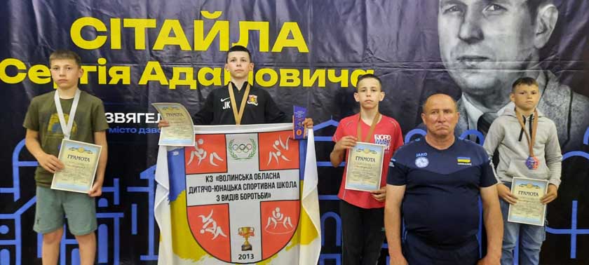 Коростенські “вовченята” здобули перемоги на борцівському килимі Звягеля