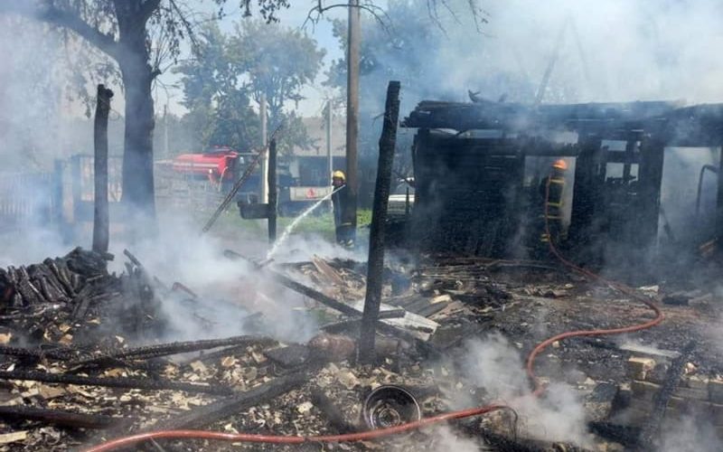 На Овруччині горіли дві господарські будівлі